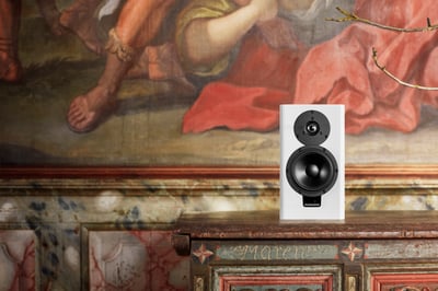 Dynaudio Xeo 20 white 01 - lifestyle